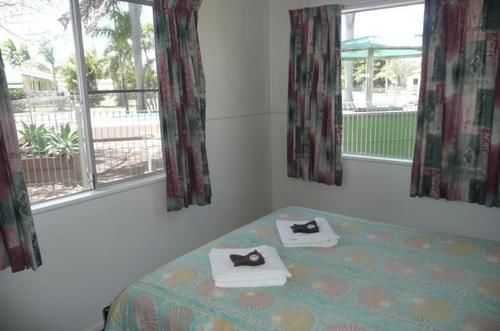 Ocean Breeze Apartments Bowen Exterior photo