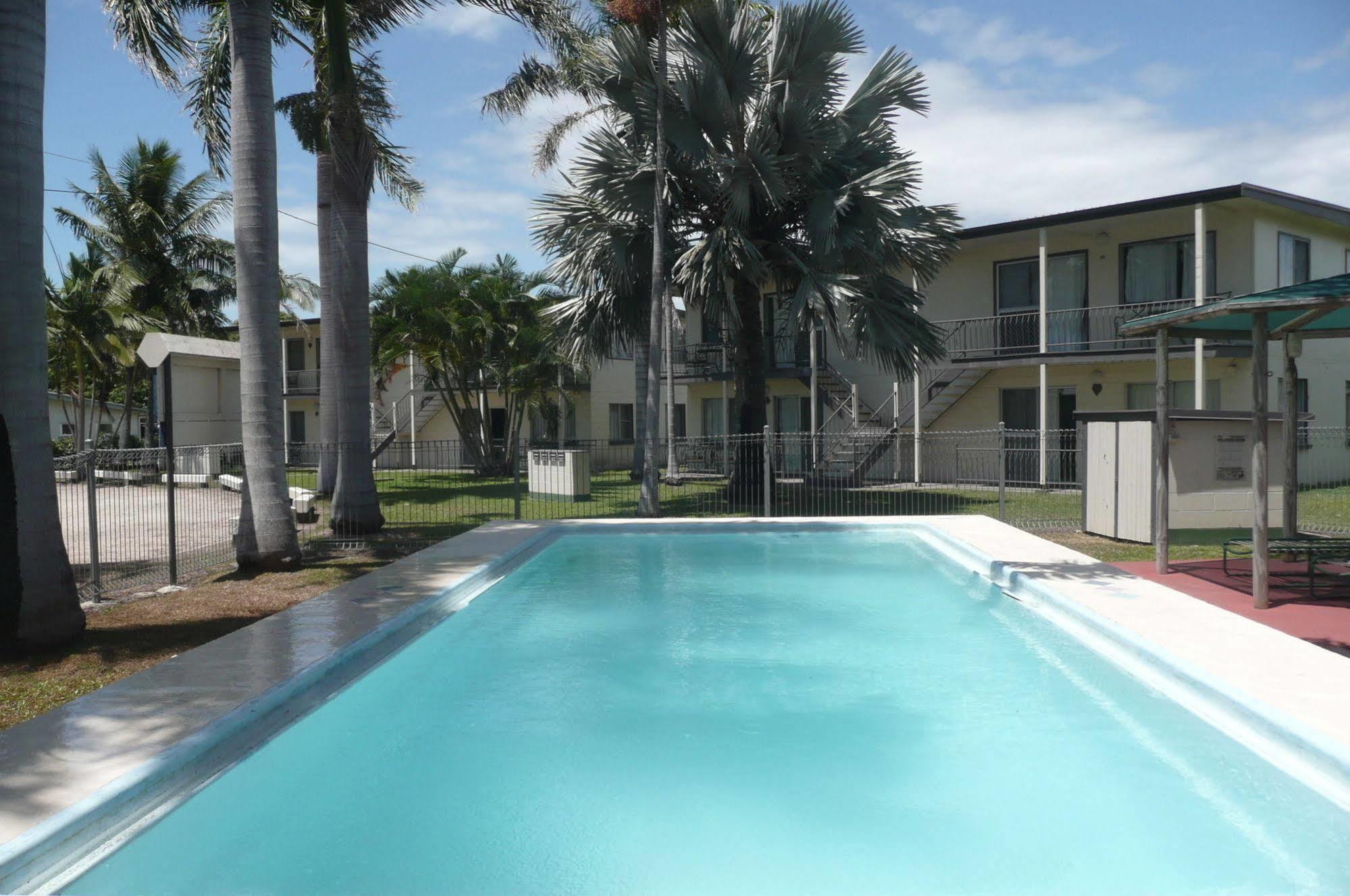 Ocean Breeze Apartments Bowen Exterior photo