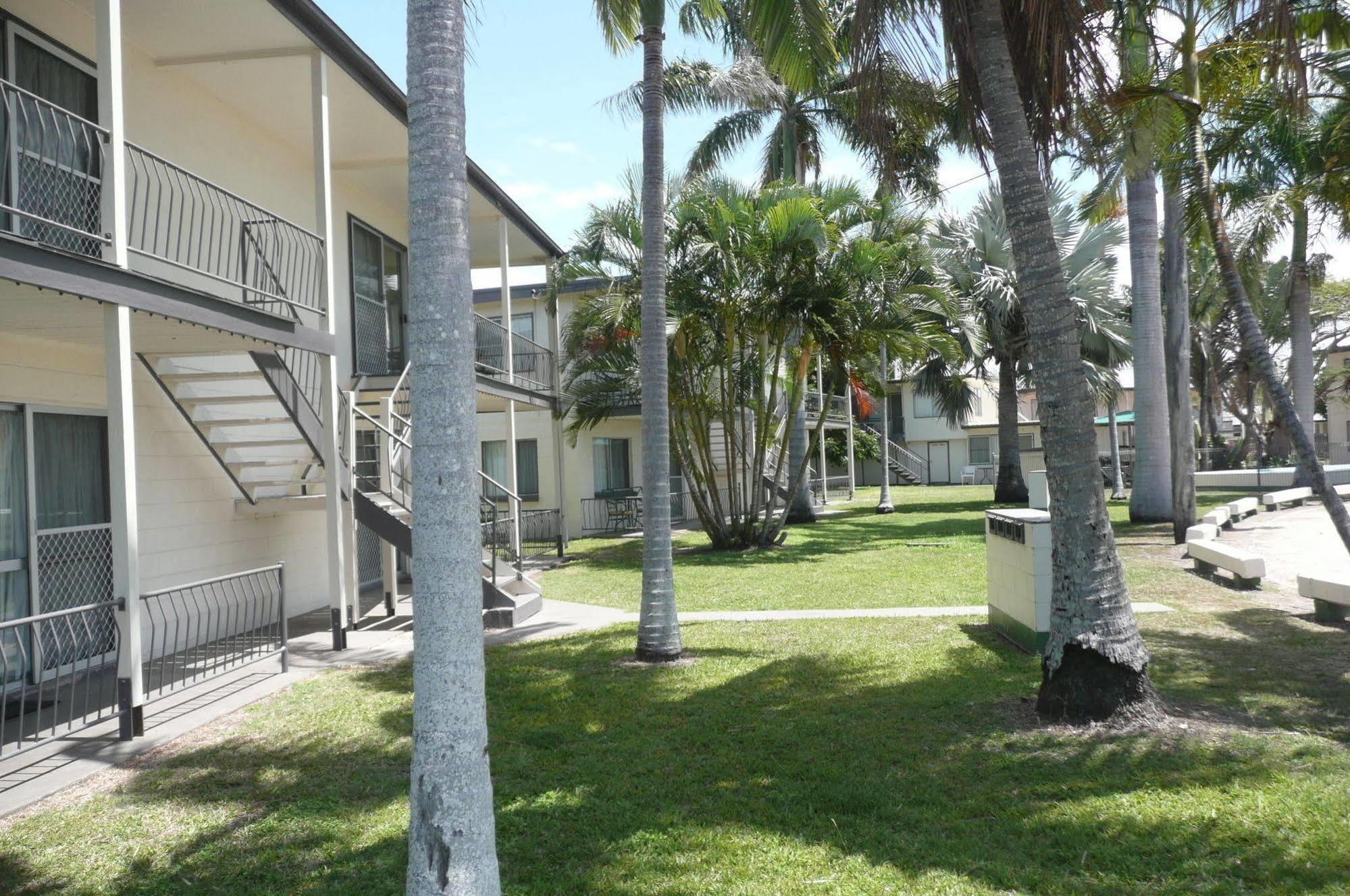 Ocean Breeze Apartments Bowen Exterior photo